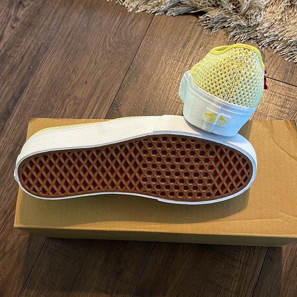 Vans - Picture 3 of 3